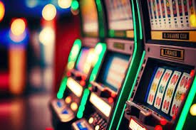 Dealer live casino sedang melayani pemain secara langsung di platform sr666 yang mendukung permainan real-time